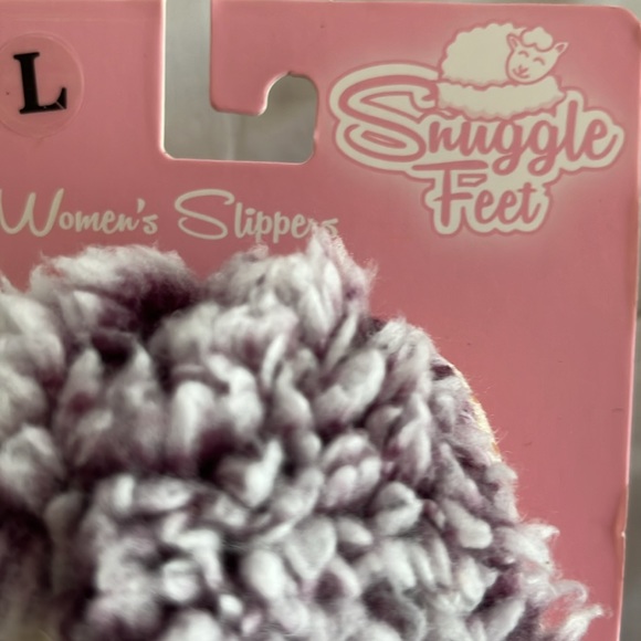 NWT Women’s snuggle feet slippers & two pair of gold medal socks - Picture 2 of 7